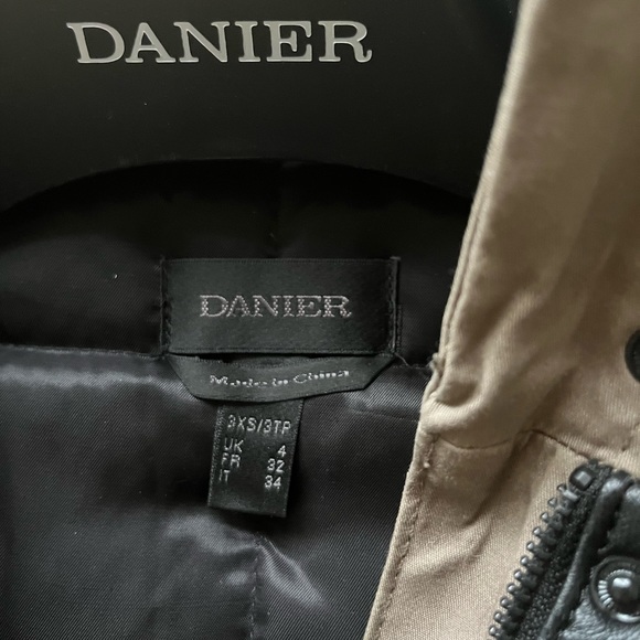 Danier winter jacket - down feather - Picture 4 of 7